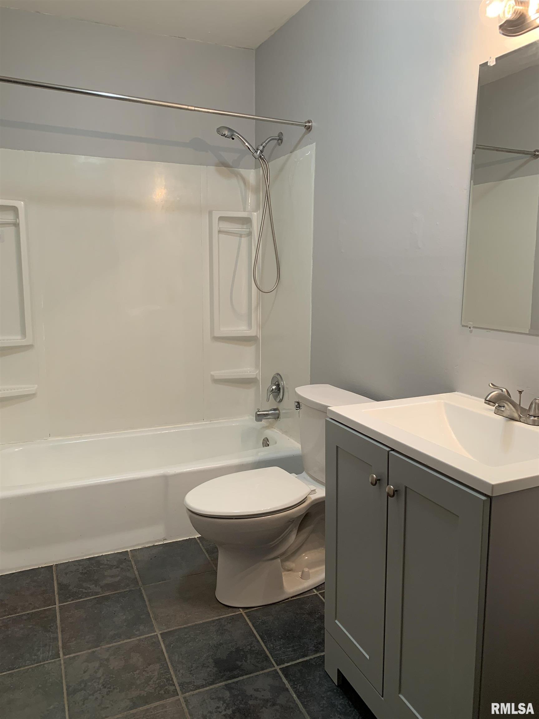 1661 Sandusky Road Jacksonville, IL 62650 - Photo 33 of 63