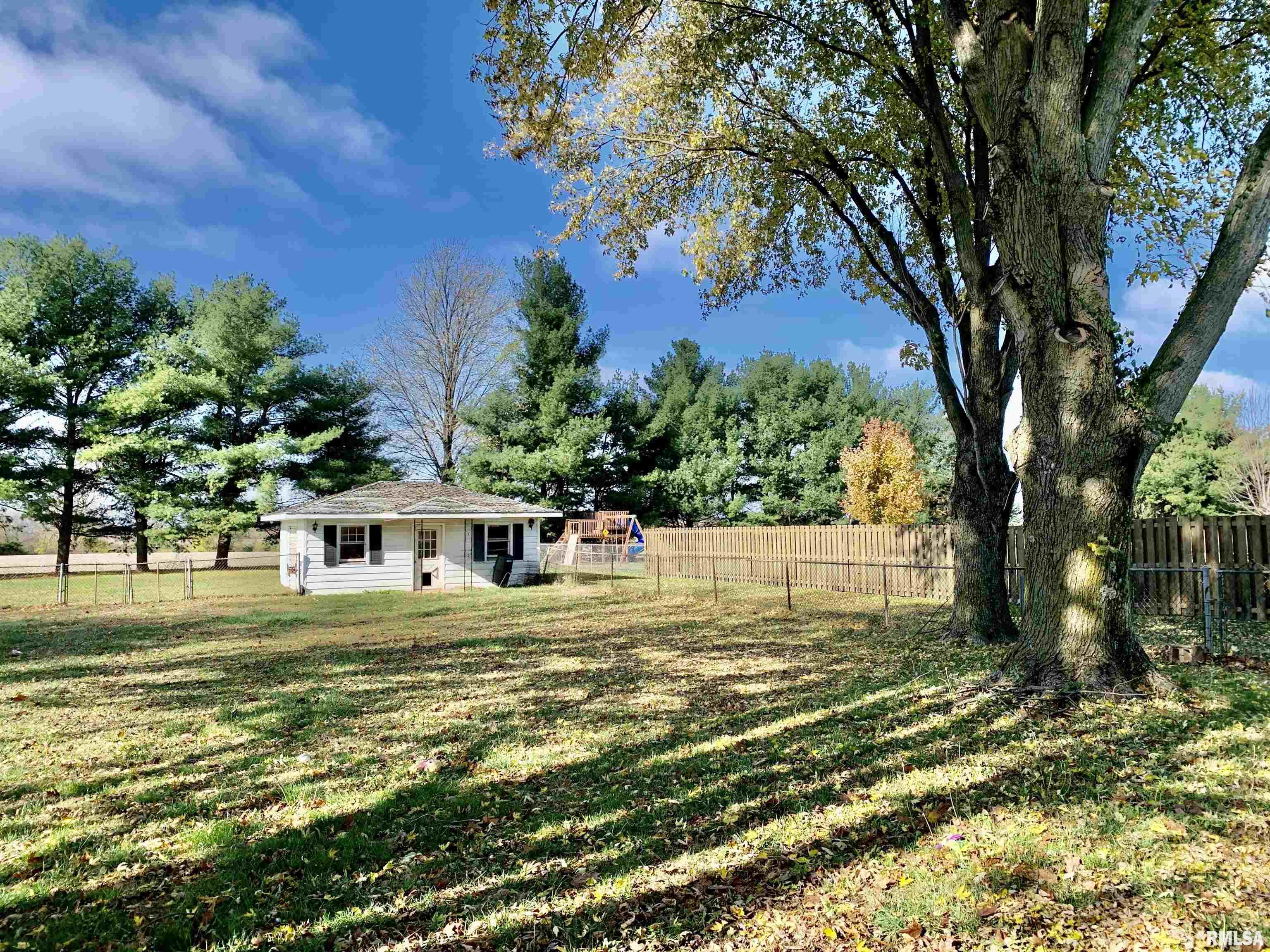 1661 Sandusky Road Jacksonville, IL 62650 - Photo 5 of 63