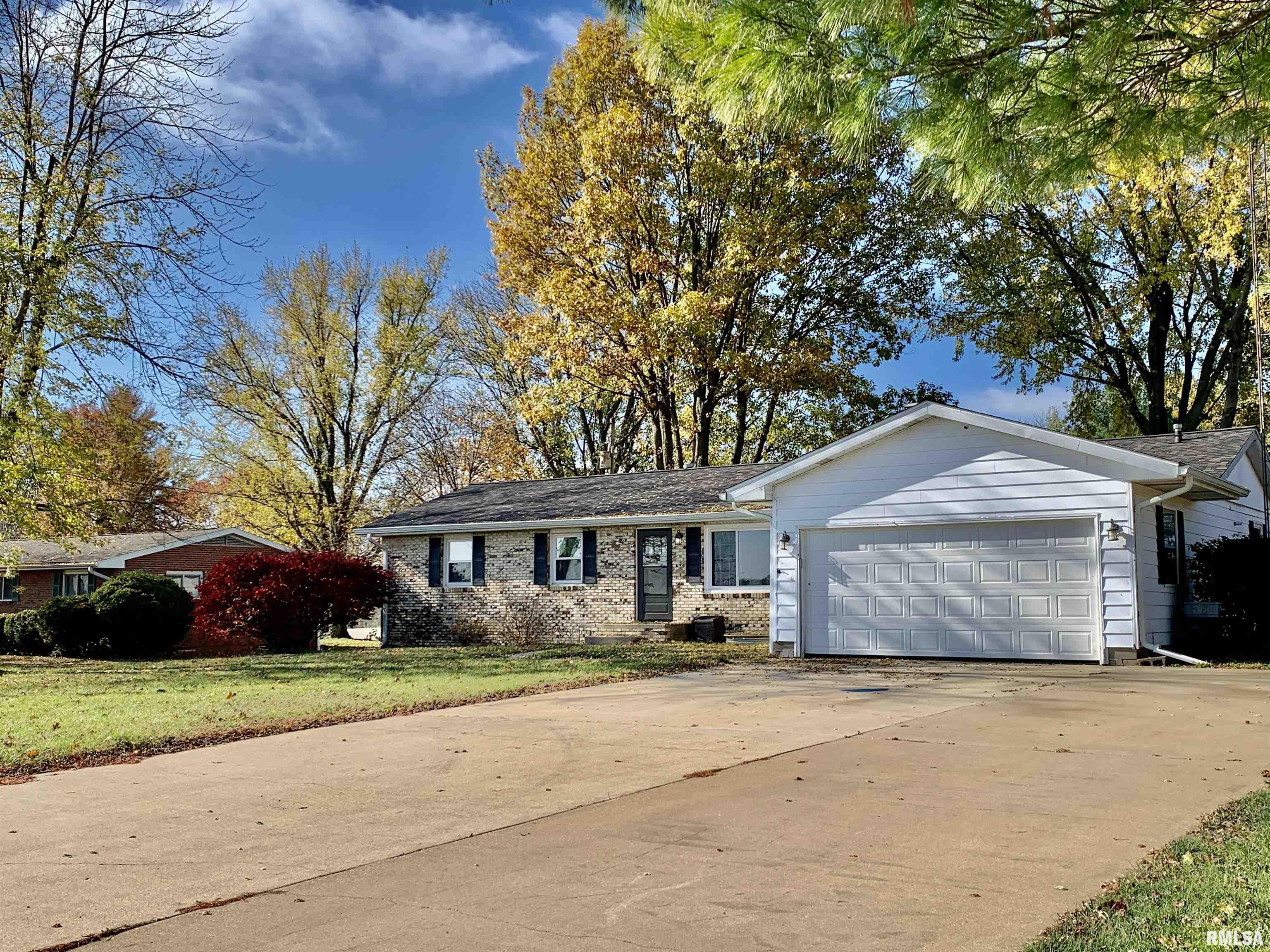 1661 Sandusky Road Jacksonville, IL 62650 - Photo 6 of 63