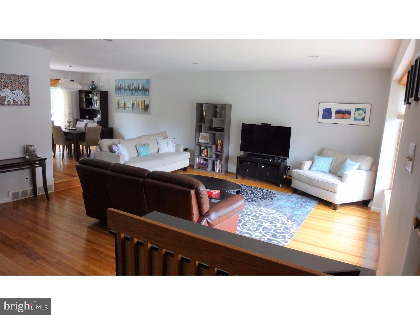 262 Barwynne Road Wynnewood, PA 19096 - Photo 4 of 25 Living Room