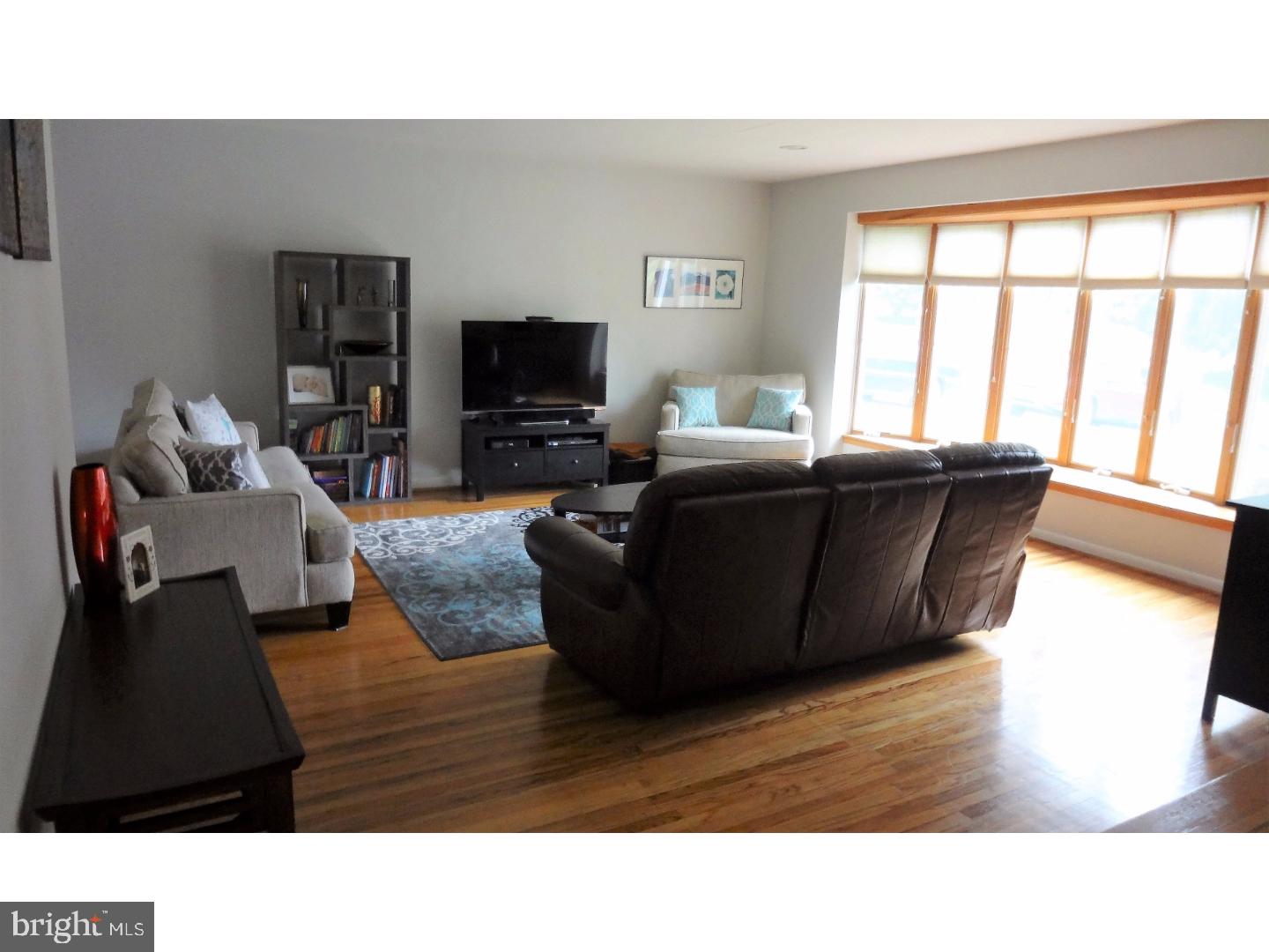 262 Barwynne Road Wynnewood, PA 19096 - Photo 6 of 25 Living Room