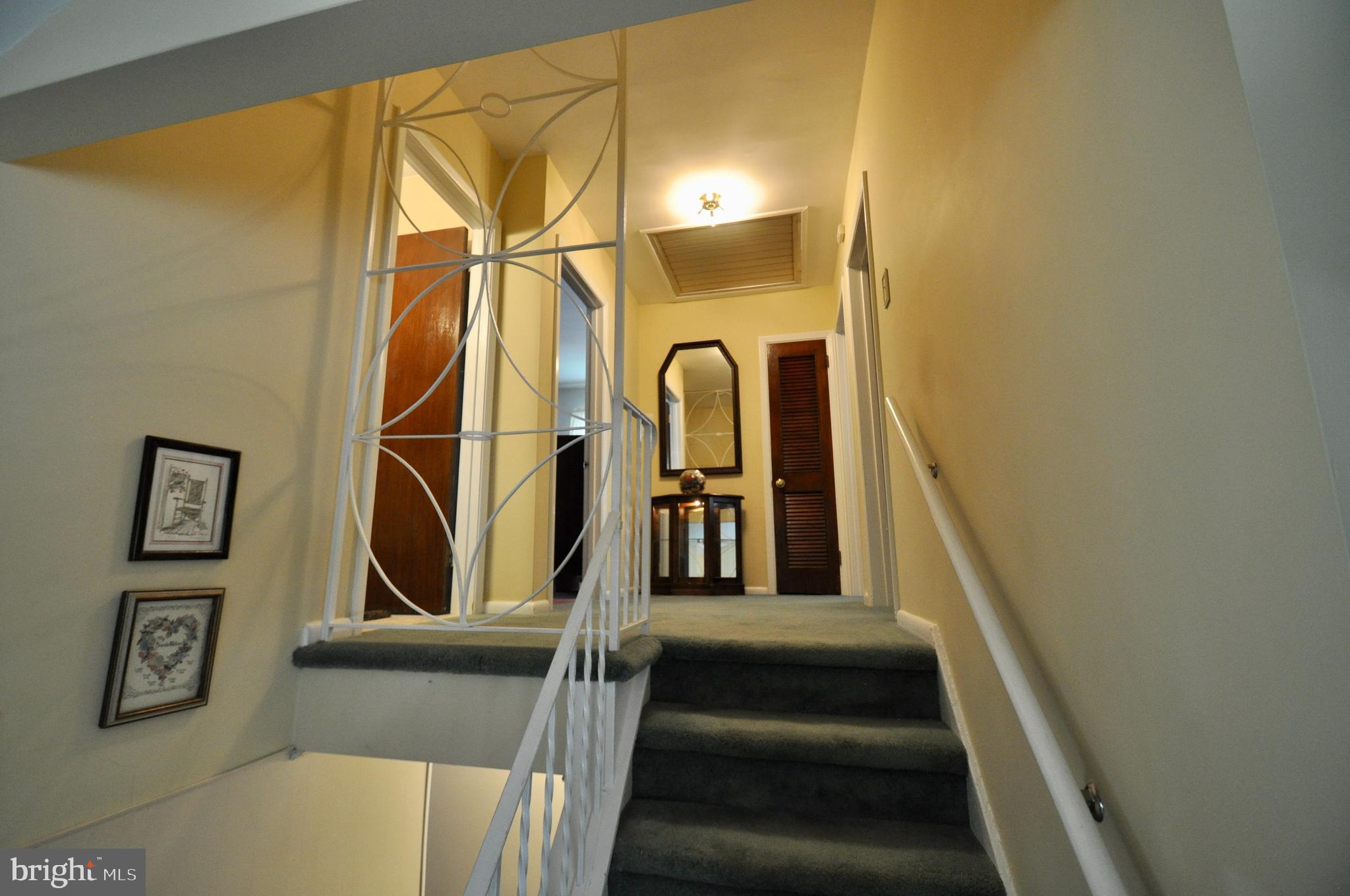 1617 Mt Pleasant Road Havertown, PA 19083 - Photo 15 of 35 Hallway