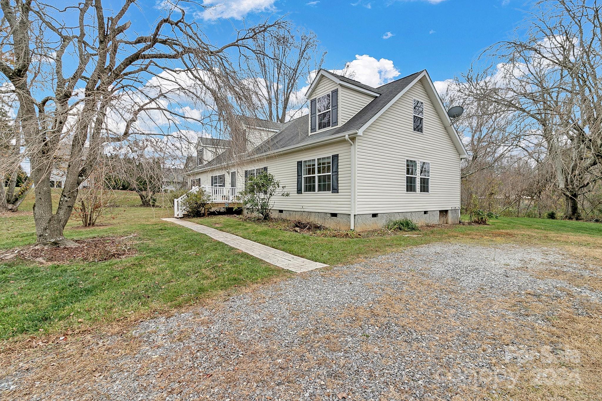 88 Salem Road Weaverville, NC 28787 - Photo 3 of 48 Gallery Image 3