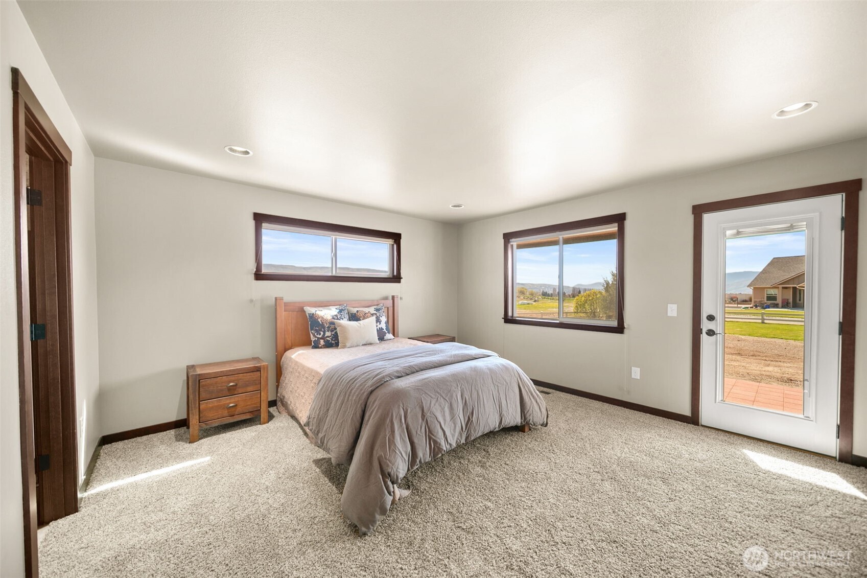 229 Sun Valley Drive Wenatchee, WA 98801 - Photo 16 of 40 a bedroom with a bed and a painting on the wall