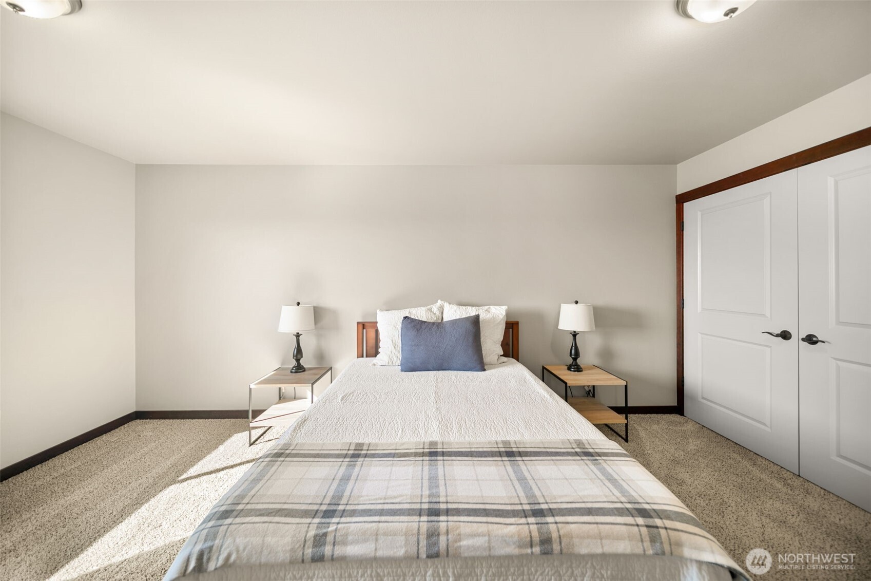 229 Sun Valley Drive Wenatchee, WA 98801 - Photo 24 of 40 a large white bed in a white room