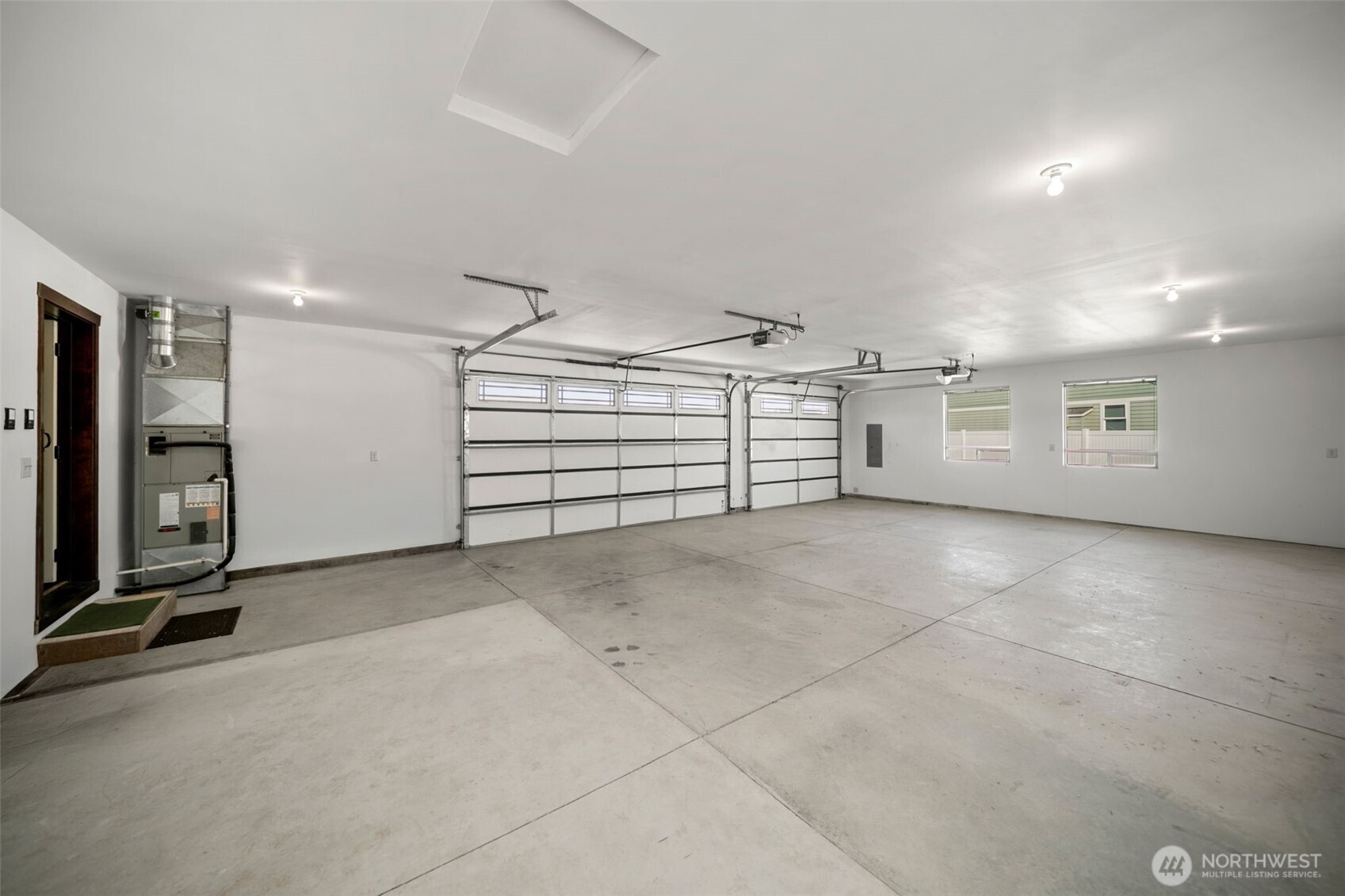 229 Sun Valley Drive Wenatchee, WA 98801 - Photo 30 of 40 a view of a garage room