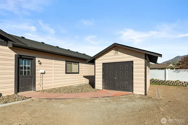 $750,000 | 229 Sun Valley Drive, Wenatchee, WA 98801