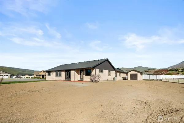 $750,000 | 229 Sun Valley Drive, Wenatchee, WA 98801