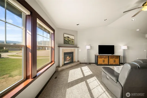 $750,000 | 229 Sun Valley Drive, Wenatchee, WA 98801