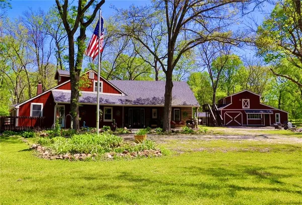 $725,000 | 842 Kendall Road, Peculiar, MO 64078