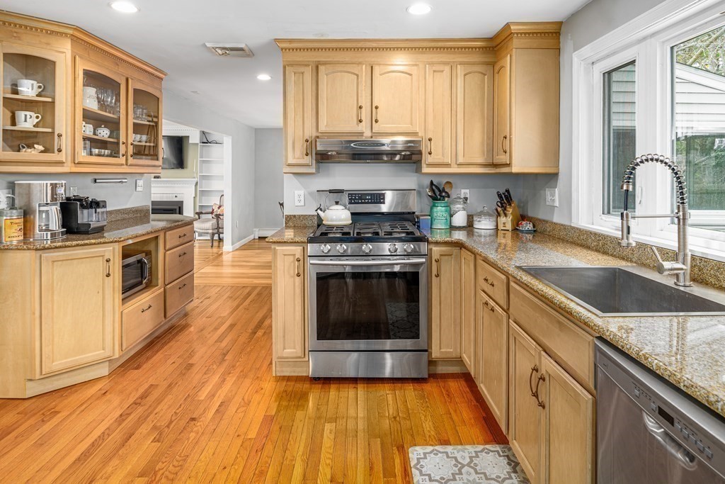 35 Oak Knoll Road Natick, MA 01760 - Photo 11 of 28 Gallery Image 11