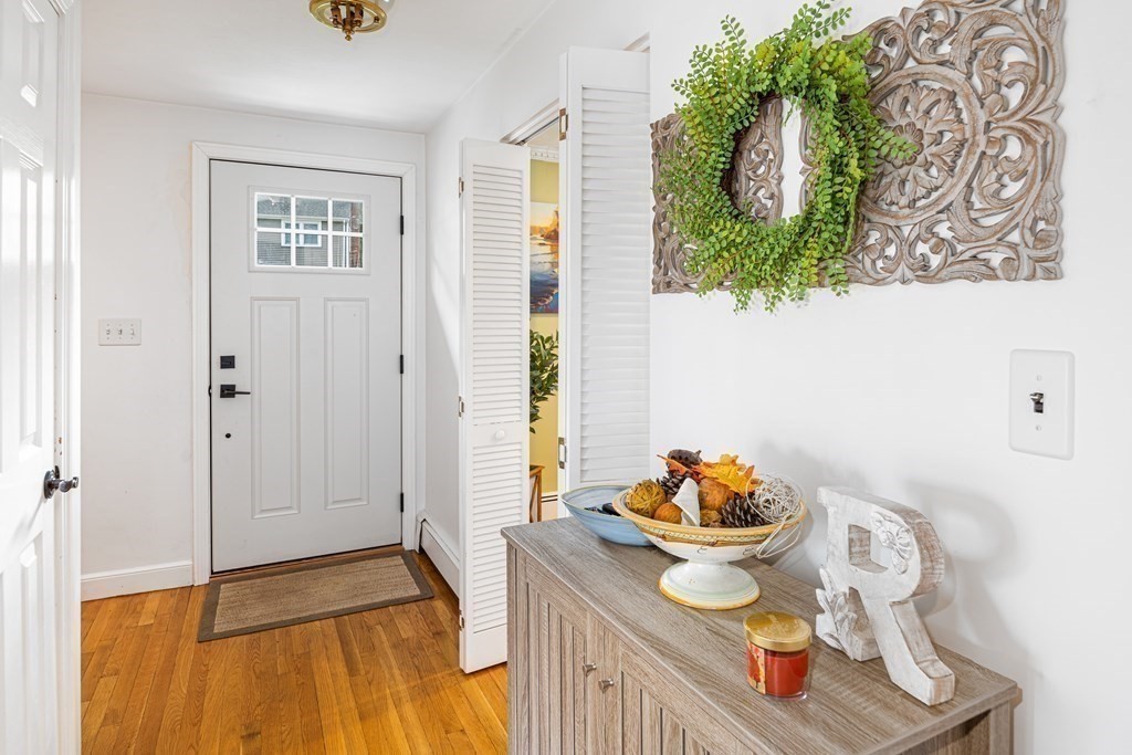 35 Oak Knoll Road Natick, MA 01760 - Photo 4 of 28 Gallery Image 4