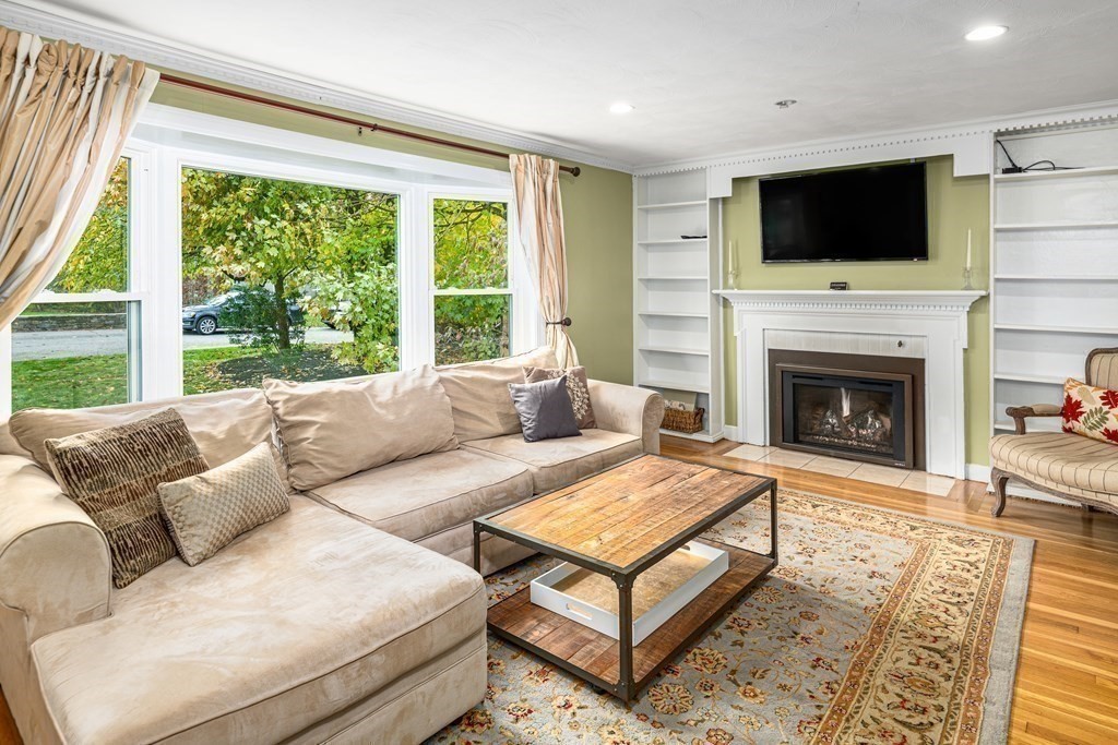 35 Oak Knoll Road Natick, MA 01760 - Photo 5 of 28 Gallery Image 5