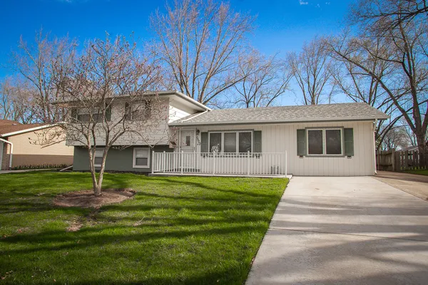 $459,900 | 1500 Bates Lane, Schaumburg, IL 60193