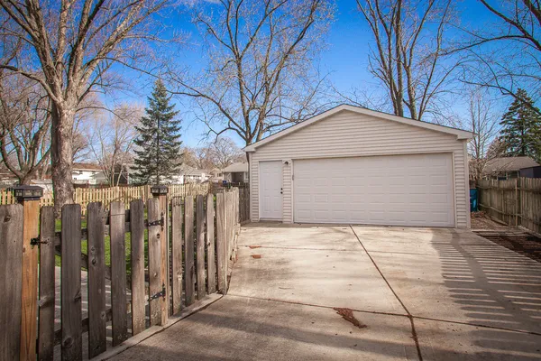 $459,900 | 1500 Bates Lane, Schaumburg, IL 60193