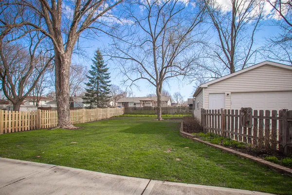 $459,900 | 1500 Bates Lane, Schaumburg, IL 60193