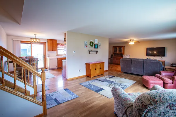 $459,900 | 1500 Bates Lane, Schaumburg, IL 60193