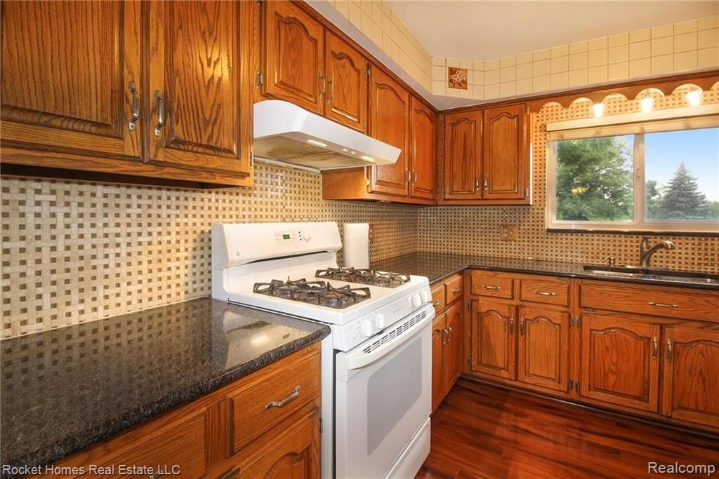 3645 Old Tree Court Rochester Hills, MI 48309 - Photo 13 of 48