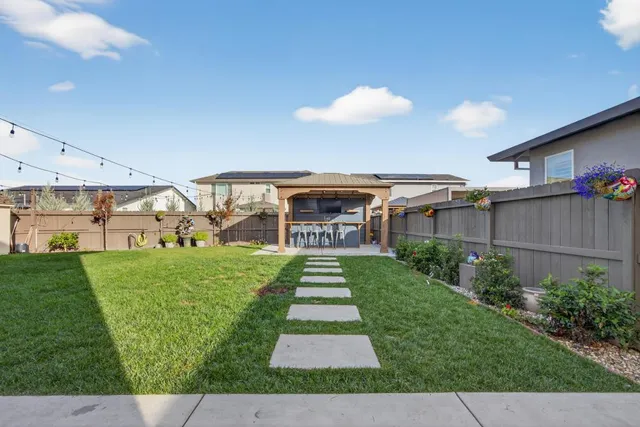 $799,999 | 979 Ayers Lane, Galt, CA 95632