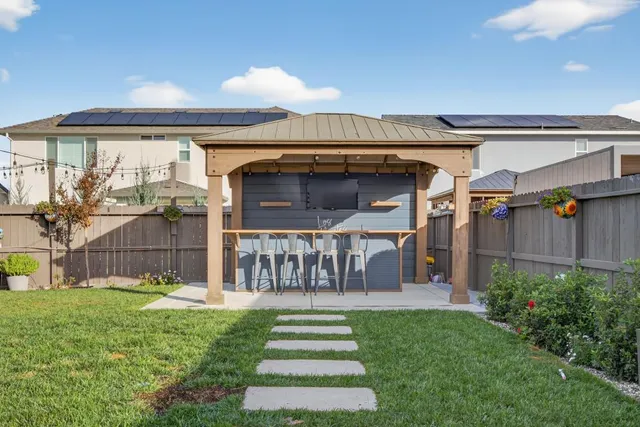 $799,999 | 979 Ayers Lane, Galt, CA 95632