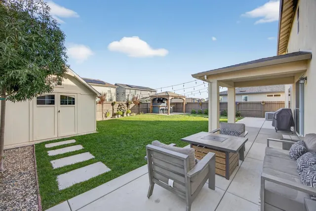 $799,999 | 979 Ayers Lane, Galt, CA 95632