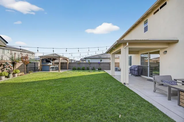 $799,999 | 979 Ayers Lane, Galt, CA 95632