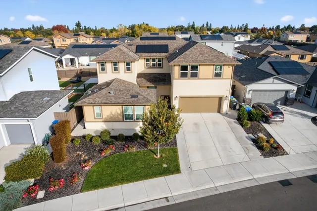 $799,999 | 979 Ayers Lane, Galt, CA 95632