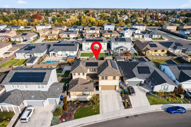 $799,999 | 979 Ayers Lane, Galt, CA 95632