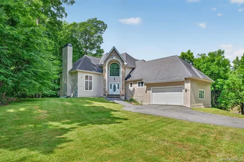 $648,000 | 21 Huyler Drive, Hyde Park, NY 12538