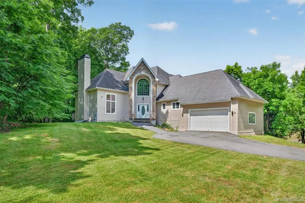 $648,000 | 21 Huyler Drive, Hyde Park, NY 12538