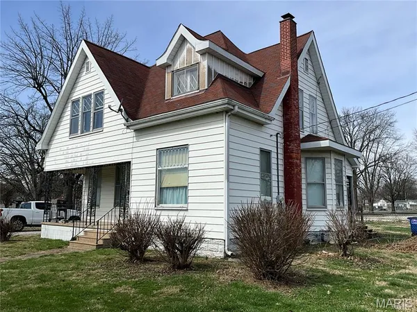$114,900 | 625 Montgomery Street, Staunton, IL 62088