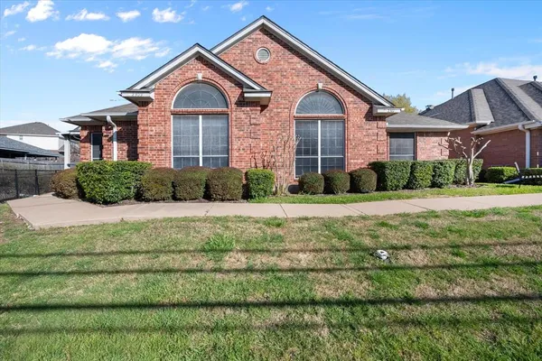 $1,950 | 2311 Ragland Road, Mansfield, TX 76063