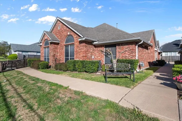 $1,950 | 2311 Ragland Road, Mansfield, TX 76063