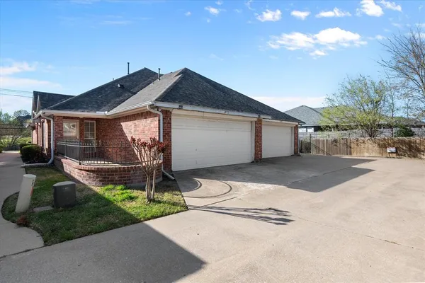 $1,950 | 2311 Ragland Road, Mansfield, TX 76063