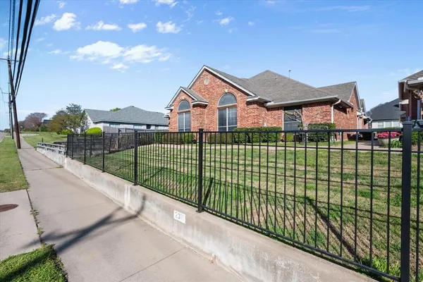 $1,950 | 2311 Ragland Road, Mansfield, TX 76063