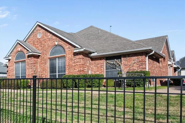 $1,950 | 2311 Ragland Road, Mansfield, TX 76063