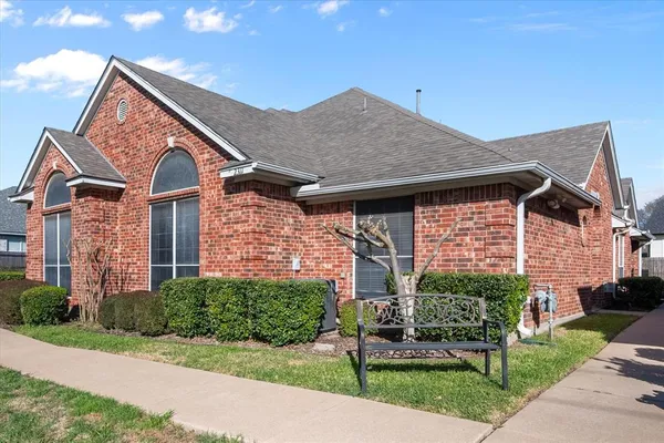 $1,950 | 2311 Ragland Road, Mansfield, TX 76063