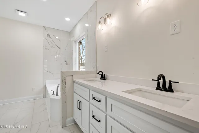 $590,000 | 4304 Edwin Road, Horn Lake, MS 38637