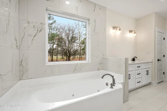 $590,000 | 4304 Edwin Road, Horn Lake, MS 38637