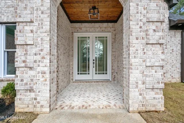 $590,000 | 4304 Edwin Road, Horn Lake, MS 38637