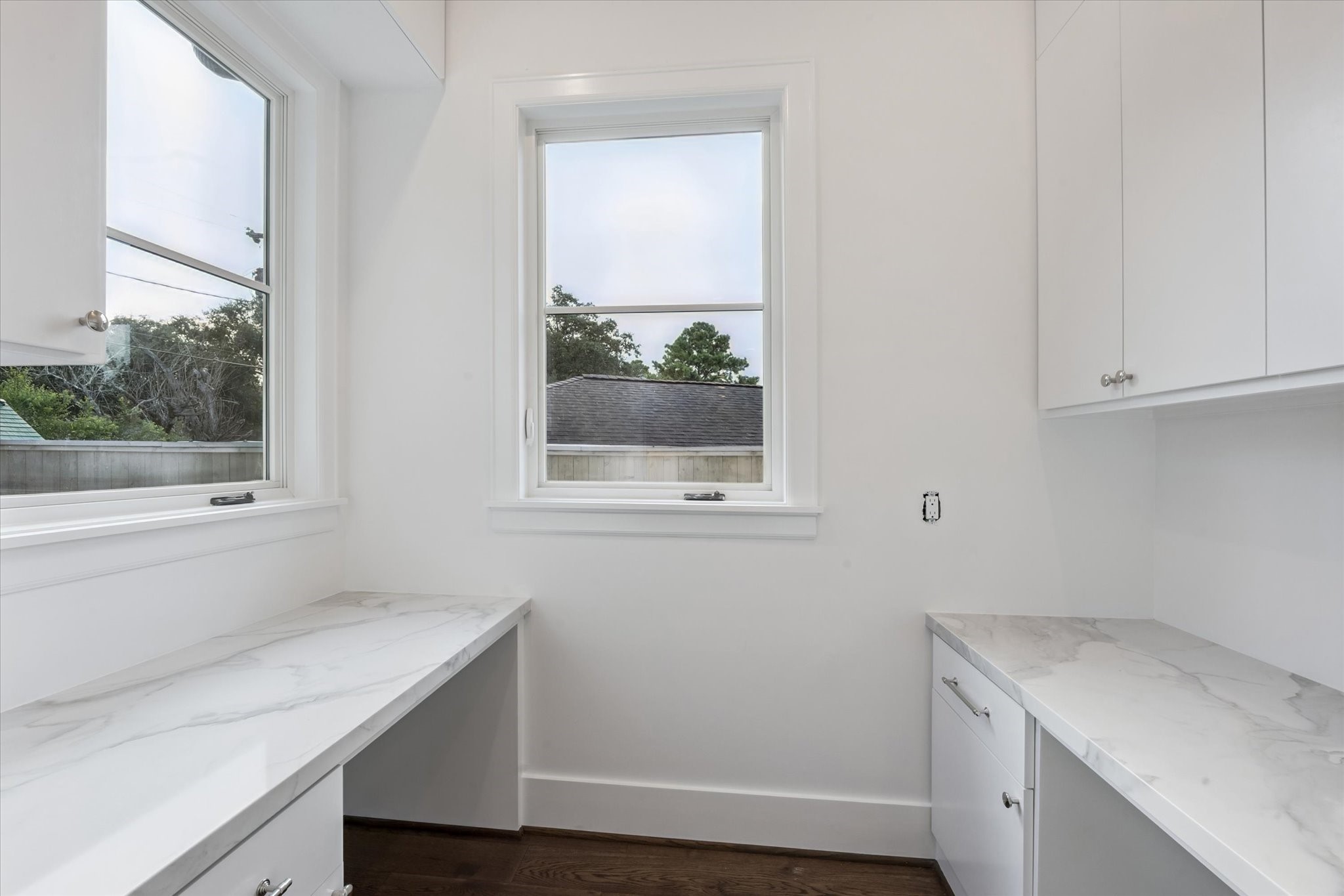 3011 Deal Street Houston, TX 77025 - Photo 43 of 45 a view of cabinets and window