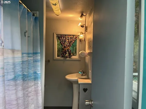 $191,000 | 1600 Rhododendron Drive, Unit 41, Florence, OR 97439