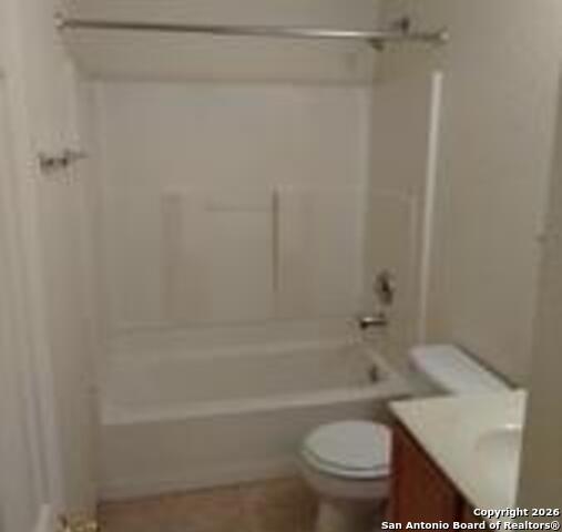 11252 Center Point Road San Antonio, TX 78233 - Photo 6 of 7 a bathroom with a bathtub and a toilet