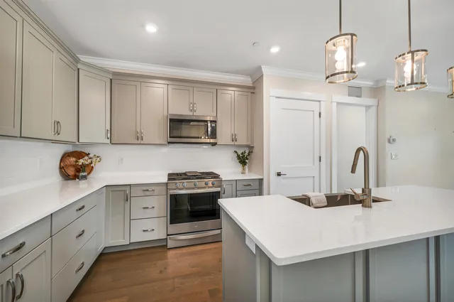 $589,000 | 7 Longview Drive, Unit 105, Atkinson, NH 03811