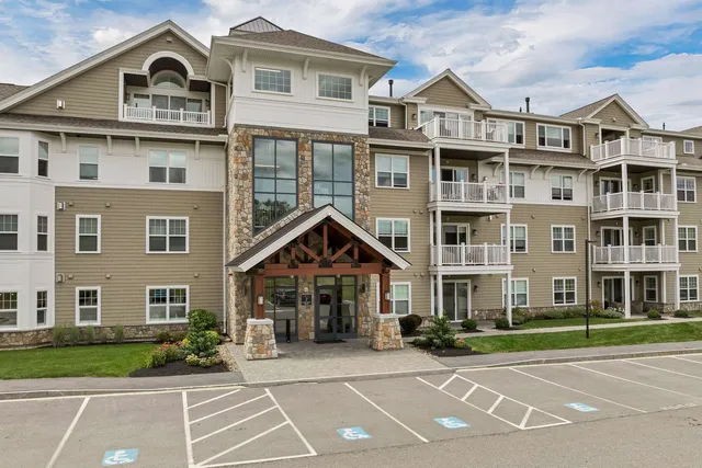 $589,000 | 7 Longview Drive, Unit 105, Atkinson, NH 03811