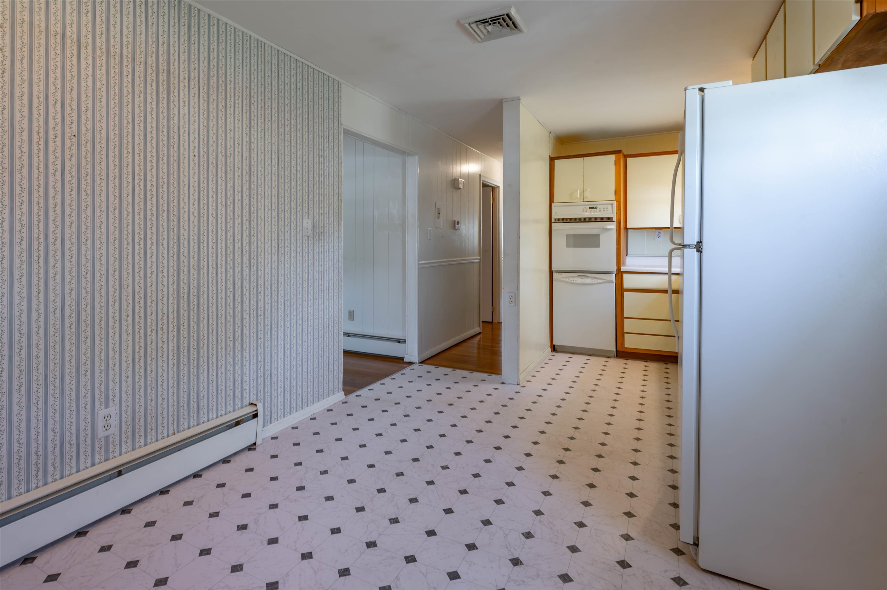 3 Derby Circle Nashua, NH 03062 - Photo 2 of 44