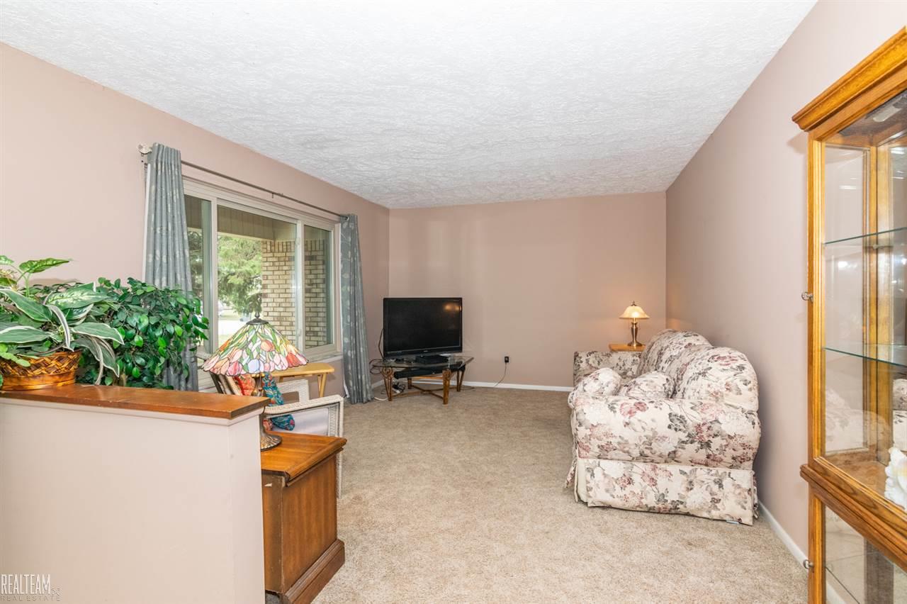38661 Radde Street Clinton Township, MI 48036 - Photo 4 of 28 50008355-3.JPG