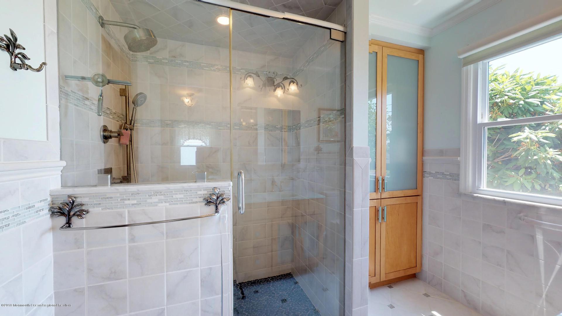 183 Harbor Inn Road Bayville, NJ 08721 - Photo 12 of 44 UQRfhadD8mk - Full Bath 1