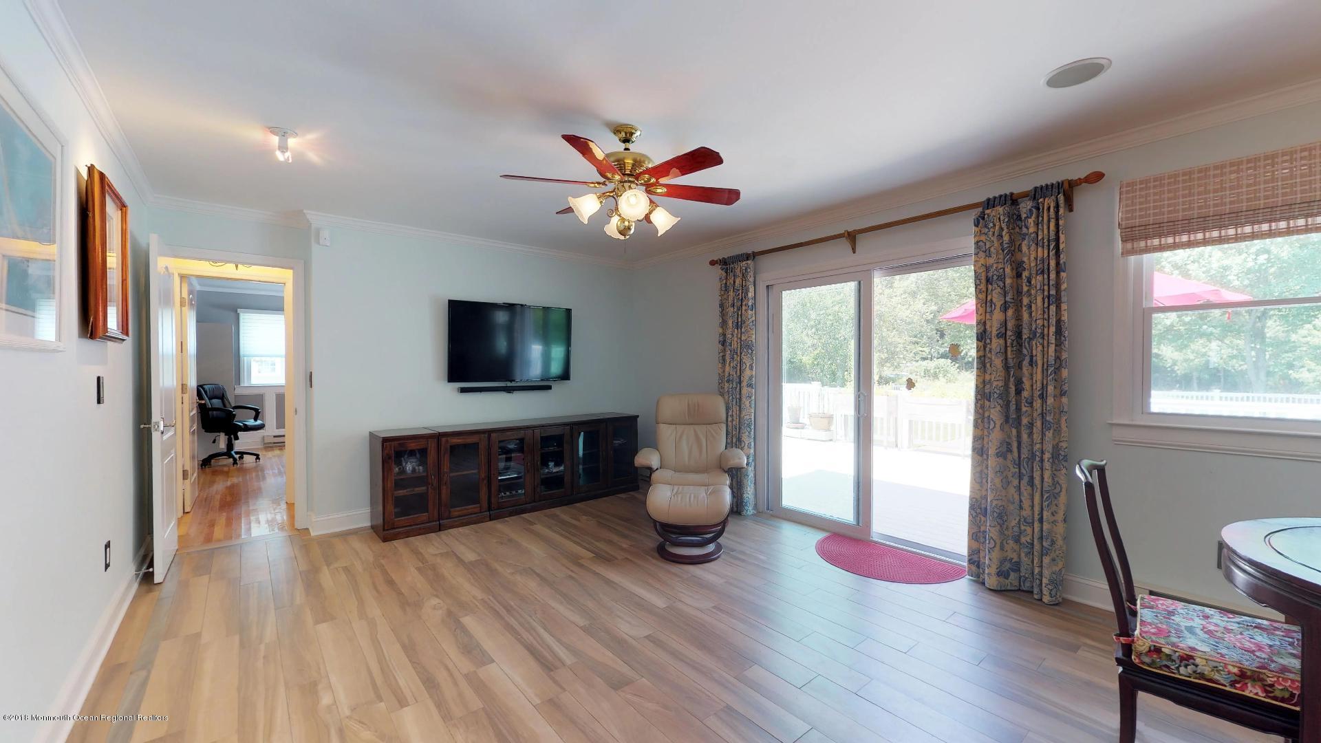 183 Harbor Inn Road Bayville, NJ 08721 - Photo 26 of 44 UQRfhadD8mk - Family Room