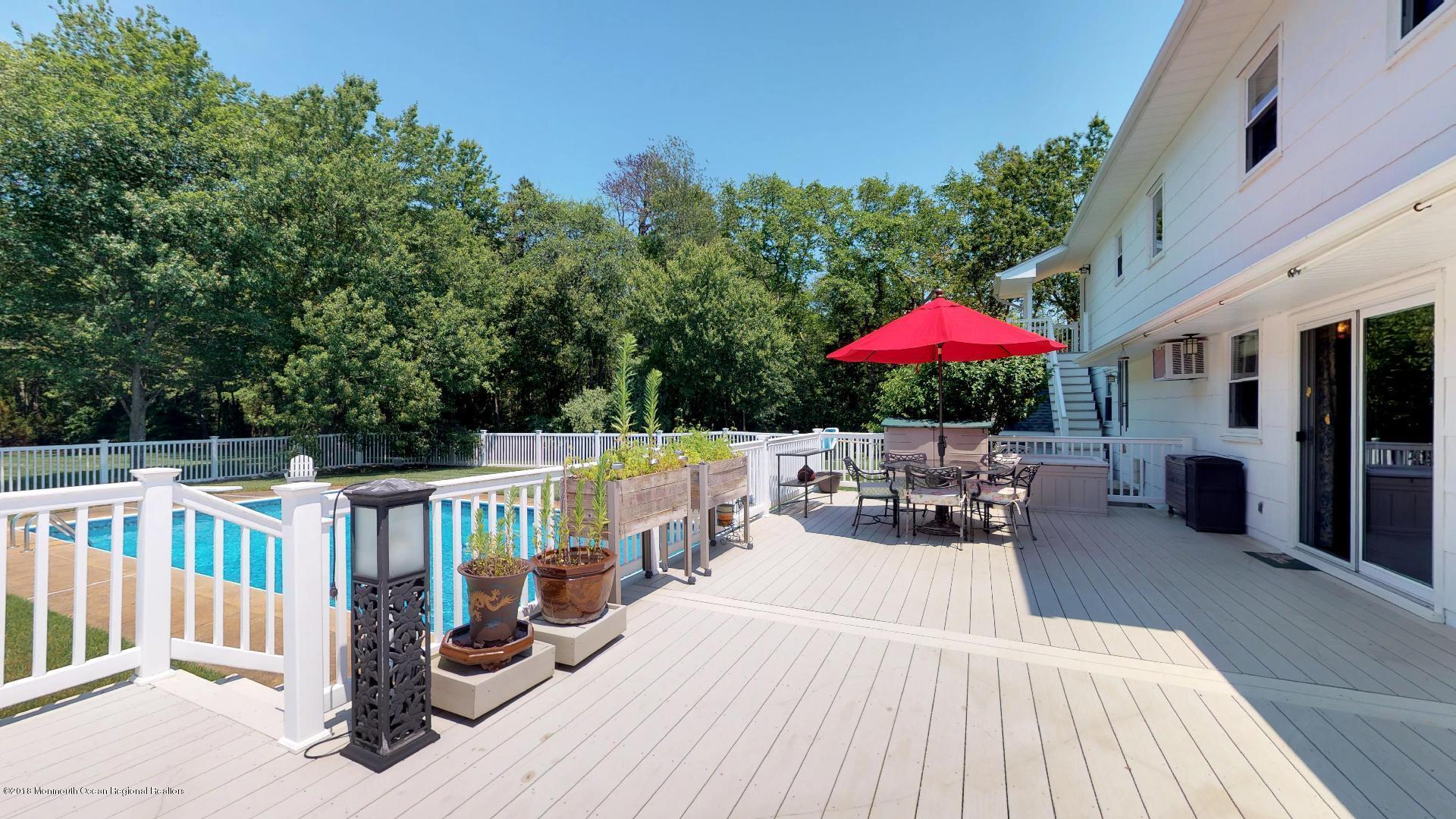 183 Harbor Inn Road Bayville, NJ 08721 - Photo 32 of 44 UQRfhadD8mk - Deck View 2